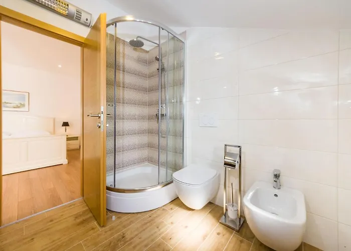 Апартаменты Alex 1 *